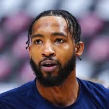 Derrick Jones Injury: Leaves for locker room