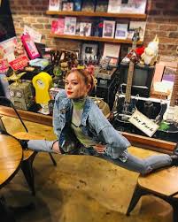 Alexazbofficial Ig 200430 Alexa Zbofficial Zb Staff Can You Alexa Female Musicians Celebrites