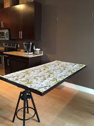 Une Table De Salle A Manger Cachee Avec Un Miroir Ikea Table Salle A Manger Decoration Salon Cuisine Miroir Ikea