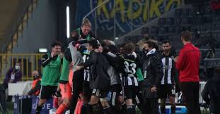 It is also a local derby, one of many involving istanbul clubs. Son Dakika Fenerbahce 3 4 Besiktas Fb Bjk Maci Ozeti Kadikoy De Goller Yagmur Gibi