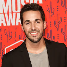 Cale Dodds's Instagram, Twitter & Facebook