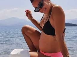 Το πρώτο βίντεο μετά τις φήμες ότι διανύει τον έκτο μήνα της εγκυμοσύνης της ανήρτησε στον προσωπικό της λογαριασμό στο instagram. 3ekinhsan Oi Prwtes Dyskolies Sthn Egkymosynh Ths Basilikhs Milloysh Fwto