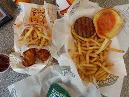 Crispy apples, in a warm cinnamon sugar, wrapped in a breaded coating to hold in all that flavor. Hardees Apple Pie Picture Of Hardee S Dover Tripadvisor