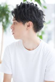 この夏オススメ爽やかツーブロックヘアメンズスタイル 表参道