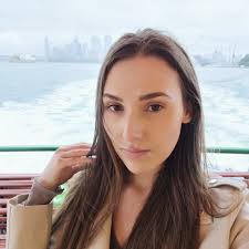 Linda Nicoletti's Instagram, Twitter & Facebook