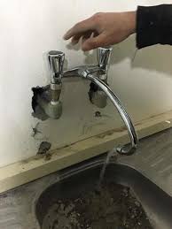 26 Handwerker Die Hoffentlich Ihr Letztes Badezimmer Gebaut Haben Badezimmer Bauen Lustige Humor Bilder Pfusch Am Bau