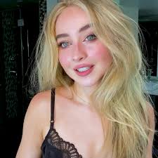 Jun 28, 2015 · sabrina ann lynn carpenter was born on may 11, 1999, in lehigh, pennsylvania to parents elizabeth and david carpenter. Sabrina Carpenter On Diy Facials Soap Brows And Perfectly Precise Eyeliner Vogue