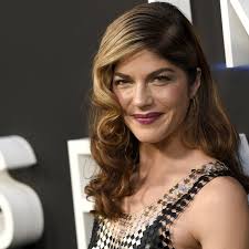 Selma blair opened up to good morning america and vanity fair with details about her multiple sclerosis (ms) diagnosis. Actor Selma Blair Reveals That She Has Multiple Sclerosis Movies The Guardian