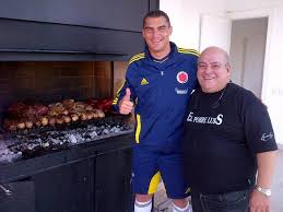 Faryd Mondragon على X: "Q.E.P.D mi gran amigo Luis Acuña dueño de la  Parrilla El Pobre Luis aqui disfrutando su ultimo Gran Asado en BsAs  http://t.co/g6RRfMz0nC"