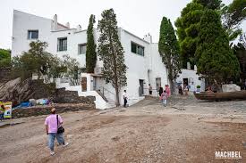 This video was made in october 2011 in one of the most interesting museum of salvador dali in small village of portlligat, spain. La Casa Museo Dali De Portlligat Machbel