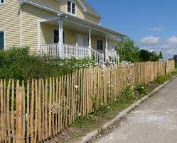 Staketenzaun Diy Aufbau Des Staketenzaun Materialauswahl Holzart Und Zubehor Der Zaun Aus Staketen Lasst Sich Ei Bauerngarten Selbermachen Garten Vorgarten