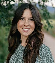 Samantha Sheehan's Instagram, Twitter & Facebook