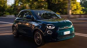 500 la prima 500 icon 500 passion 500 action. Fiat 500e Der Elektro Stadtflitzer Warnt Mit Einem Ganz Besonderen Sound Fahrbericht