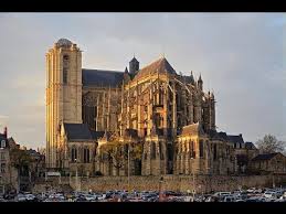 View of sarthe river and historic area, including the palais of le mans (pronounced lə mɑ̃) is a city in france, on the sarthe river. Places To See In Le Mans France Cathedrale De Saint Julien De Mans Youtube