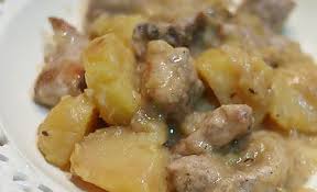 Una volta pronto, alzate la fiamma per restringere il fondo di cottura. Con Il Maiale Con Patate E Mele Fustate I Sapori Degli States Primo Chef