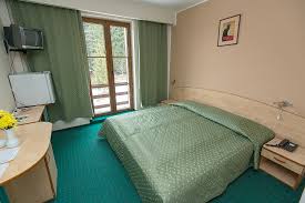 Spatiile de cazare ale hotelului escalade sunt dotate cu bai proprii, minibar, internet, telefon si cablu tv. Hotel Escalade Poiana Brasov