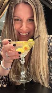 GIVEAWAY🥂 New Years Eve in Baltimore! , Win 2 tickets to @bunnysbaltimore  Cluck & Shuck NYE Bubble Bash ($240 value) to ring in 2024!! Two tickets  includes an Oyster Bar, delish Bar Snacks , Fried ...