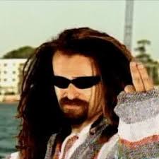 Raz and Claudia (@RazAndClaudia)