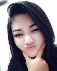 Gambar Mungkin Berisi 1 Orang Selfie Dan Dekat Produk Kecantikan Wanita Cantik Gadis