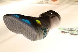 2011 back to the future nike air mag size 7 #0691 signed by christopher lloyd. Nike Air Mag 2011 En Vente Aux Encheres Sur Ebay