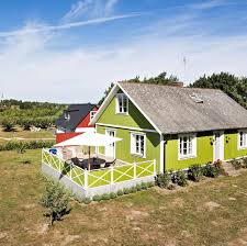 Jun 07, 2021 · därför blir jag något förvånad när skåneleden passerar förbi björn ranelids hus i kivik. Lucka Nr 4 Detta Sota Byhus Maklarna Ekstrom Co Facebook