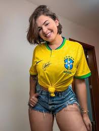 The alluring Kerolay Chaves beckons us closer her secret fantasies