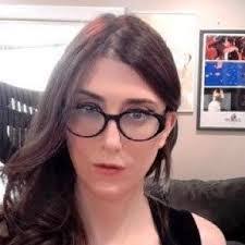 Crystal Huff's Instagram, Twitter & Facebook