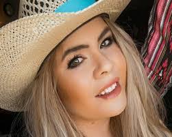 Kim Sandifer's Instagram, Twitter & Facebook