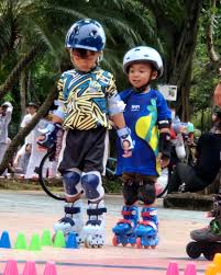 🛼✨ Yuk, Daftar Kelas Sepatu Roda di Feet Motion Skate! ✨🛼 Mau anak lebih aktif, fokus, dan percaya diri? Kelas sepatu roda dari Feet Motion Skate siap bantu mereka berkembang sambil bersenang-senang!