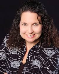 Bettina Smith's Instagram, Twitter & Facebook