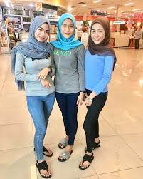 Pin By Mack Zolkifly On Malaysian Muslim Fashion Hijab Cute Girl Outfits Hijab Jeans
