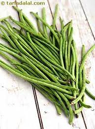 When picking yard long beans, there is a fine line between the perfect emerald green, crunchy bean and those that are becoming soft and pale in color. What Is Long Beans Fresh Chawli Cow Pea Beans Green Beans Yard Long Beans Glossary Benefits Uses Recipes With Long Beans Fresh Chawli Cow Pea Beans Green Beans Yard Long Beans