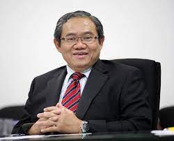 Amin is said to be weak and unable to protect his staff and the interests of um since taking over the position from tan sri datuk dr ghauth jasmon on november 2013. Ghauth Jasmon Um Signing Of A Mou With The Thai Embassy