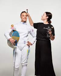 Украинка харлан получила персональную копию куклы барби. Milejshaya Fotosessiya Harlan Dazhe Barbi Merknet Na Fone Krasoty Oli Sport V Socsetyah Blogi Ua Tribuna Com