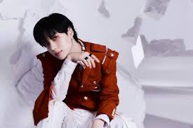 During the sherlock era, his hair was long enough for him to tie it into a bun! K Pop Comeback Spotlight Taemin Enthralls With Epic 3rd Album Never Gonna Dance Again Act 2