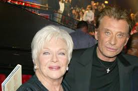Line renaud was born on july 2, 1928 in nieppe, nord, france as jacqueline ente. Line Renaud En Larmes Johnny Hallyday Etait Comme Un Fils Pour Elle