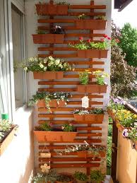 Vertical Gardening Small Balcony Ideas Trellis Summer Flowers Jardinagem Vertical Flores Na Varanda Jardins Verticais De Suculentas