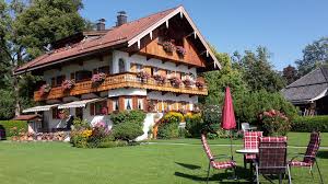 Das haus seeblick liegt ein paar schritte westlich von haus windhook. Ferienwohnungen Haus Seeblick Bad Wiessee