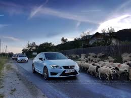The seat leon cupra is a sharp performance hatchback that's equally at home on a track or outside a supermarket. Essai Auto Seat Leon Cupra 290 Sur Les Plus Belles Routes Transfagaran