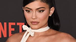 She's harnessed her family's fame to launch her own business ventures including a successful cosmetics line, kylie cosmetics, and earned. Www Horizont Net News Media 29 Kylie Jenner 289