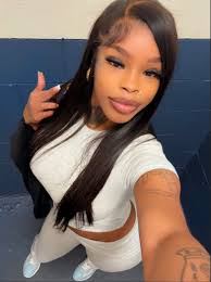 Lori outside of Kash apartment complex😭 (10 minute live), and she's still 