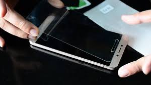 Pelindung layar dari bahan safir mempunyai daya tahan tekanan lebih baik dari pada gorilla glass. Tips Memilih Anti Gores Smartphone Dari Yang Anti Mata Mata Hingga Tahan Banting Tribun Style Line Today