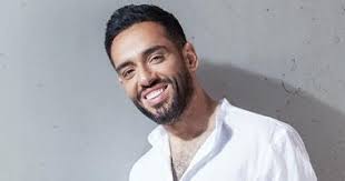 يذكر أن آخر أعمال الفنان رامي جمال أغنية ممثلين الذي قدمها كتتر مسلسل بين السما والأرض، من كلمات نور الدين محمد وألحان أحمد العدل وتوزيع ومكس وماستر إلهامي دهيمة وأحمد حسام. Ø±Ø§Ù…Ù‰ Ø¬Ù…Ø§Ù„ ÙŠØ­ØªÙÙ„ Ø¨Ø¹ÙŠØ¯ Ø§Ù„ÙØ·Ø± Ù…Ø¹ Ø¬Ù…Ù‡ÙˆØ±Ù‡ ÙˆÙŠØ·Ø±Ø­ Ø£ØºÙ†ÙŠØ© Ø¯Ù‚ÙŠÙ‚Ø© ÙˆØ§Ø­Ø¯Ø© Ø§Ù„ÙŠÙˆÙ… Ø§Ù„Ø³Ø§Ø¨Ø¹