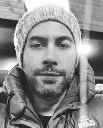 هیچ داستان برجسته‌ای با پایان خوش تمام نمی‌شود، بلکه یک داستان خوب با پایان  خود در مخاطبش شروع می‌شود. @mohammadnaseri_official #mohammadnaseri  #محمد_ناصری