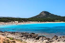 Na een dagje strand zin om wat te eten? Entdeckt Die Schonsten Strande Auf Mallorca Urlaubsguru Mallorca Urlaub Mallorca Sevilla Spanien