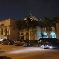Dilihat dari sisi bangunannya, masjid banyak mendapat pengaruh dari gaya arsitektur melayu, turki, arab dan india. Photos At Masjid Ar Rahman 28 Tips