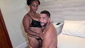 Sexo a tres amador interracial com a Milf negra fazendo muito anal na sua  primeira vez no porno - Trailler - XNXX.COM