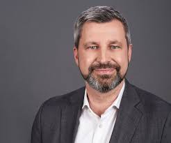 Robin Lemke's Instagram, Twitter & Facebook