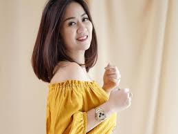 Tisya erni juga menyebut sule memperlakukannya mirip saat dengan mendekati nathalie holscher. Tante Ernie Unggah Foto Bareng Putrinya Netizen Bereaksi