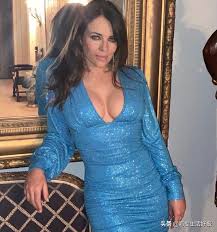 Easily move forward or backward to get to the perfect clip. Liz Hurley Wears A Long Skirt With Tall Thighs And Looks Younger Than The Post 90s Inews